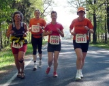 Auf den ersten Metern kurz nach dem Start auf dem Sportplatz von Olbersdorf - Der Zittauer Gebirgslauf