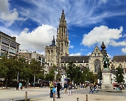 Blick auf Liebfrauenkathedrale und Rembrandtdenkmal auf dem Weg zum Großen Markt