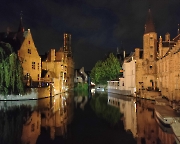 Nächtlicher Rozenhoedkaai  mit Belfort im Hintergrund