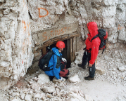 Unfassbar, Kriegsstellungen direkt unter dem Gipfelkopf der Rotwandspitze