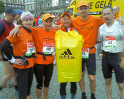 Vor dem Start des Supermarathons 2008 auf dem Marktplatz Eisenach