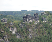 Bienenkorb, Lokomotive, Lamm und Honigstein, gesehen vom Plattenstein