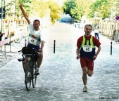 Run and Bike Neuzelle 2003, Zieleinlauf mit Dr. Hans-Torsten Krüger
