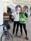 Run and Bike Neuzelle 2013, zwei Läufer, ein Fahrrad, 100 km
